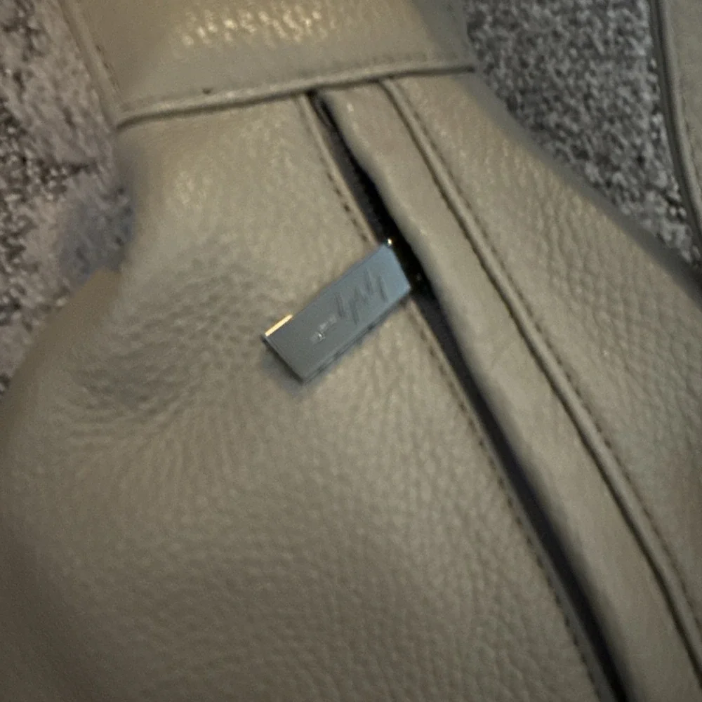 Discord Yohji Yamamoto | Leather Logo Backpack Beige KLDR-0